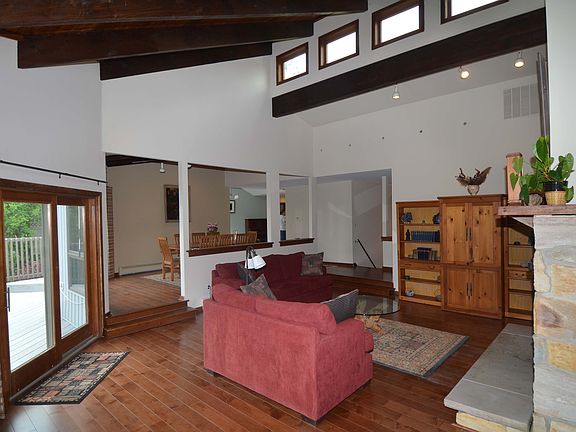 5th image of 48 Edsall Dr
