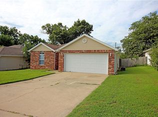 2412 SW Choctaw St, Bentonville, AR 72712