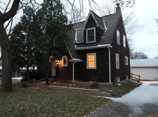 2481 S 95th St, West Allis, WI 53227