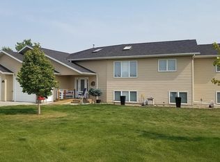 541 Summit Dr, Dickinson, ND 58601