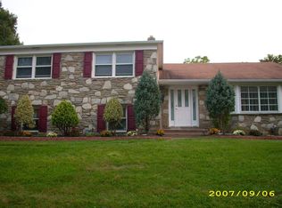 1106 Summit Ln, Oreland, PA 19075