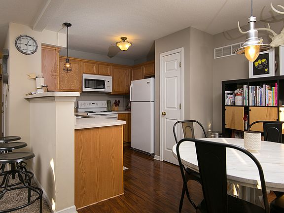 2nd image of 9901 NE 98th St