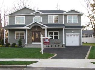 15 Glen Rd, Massapequa Park, NY 11762