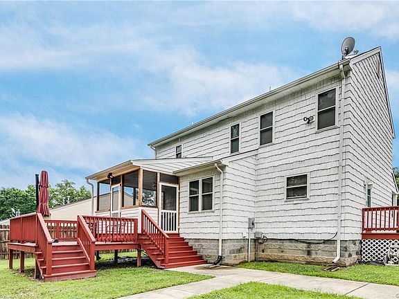 2nd image of 401 Briarwood Cir