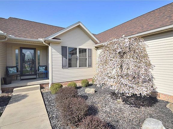 3rd image of 836 Mayfield Dr