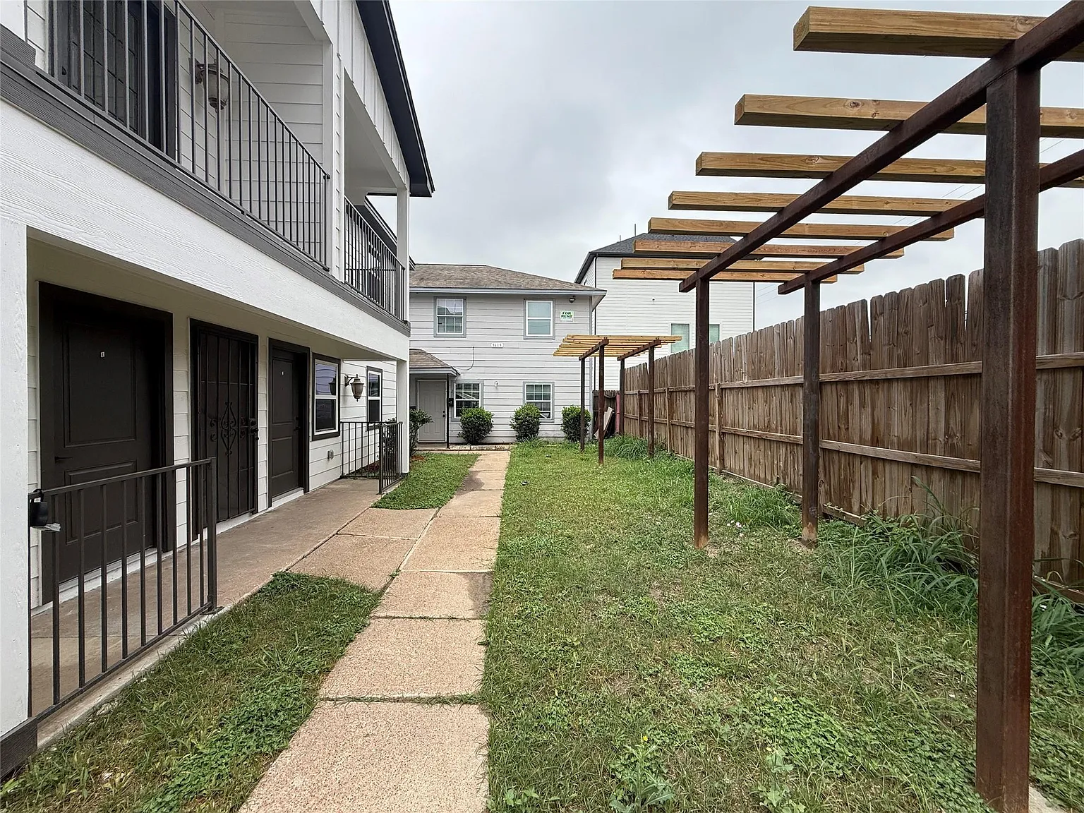 2 bed, 1.0 bath, 500 sqft, $1,295 — Photo 2