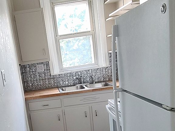 3rd image of 1127 Walnut St Floor 2