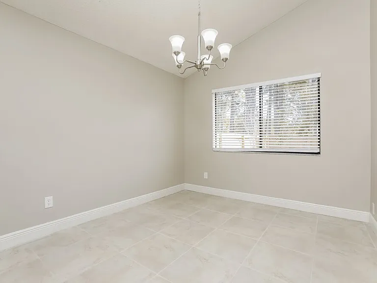 173 Lakeside Cir — Photo 5