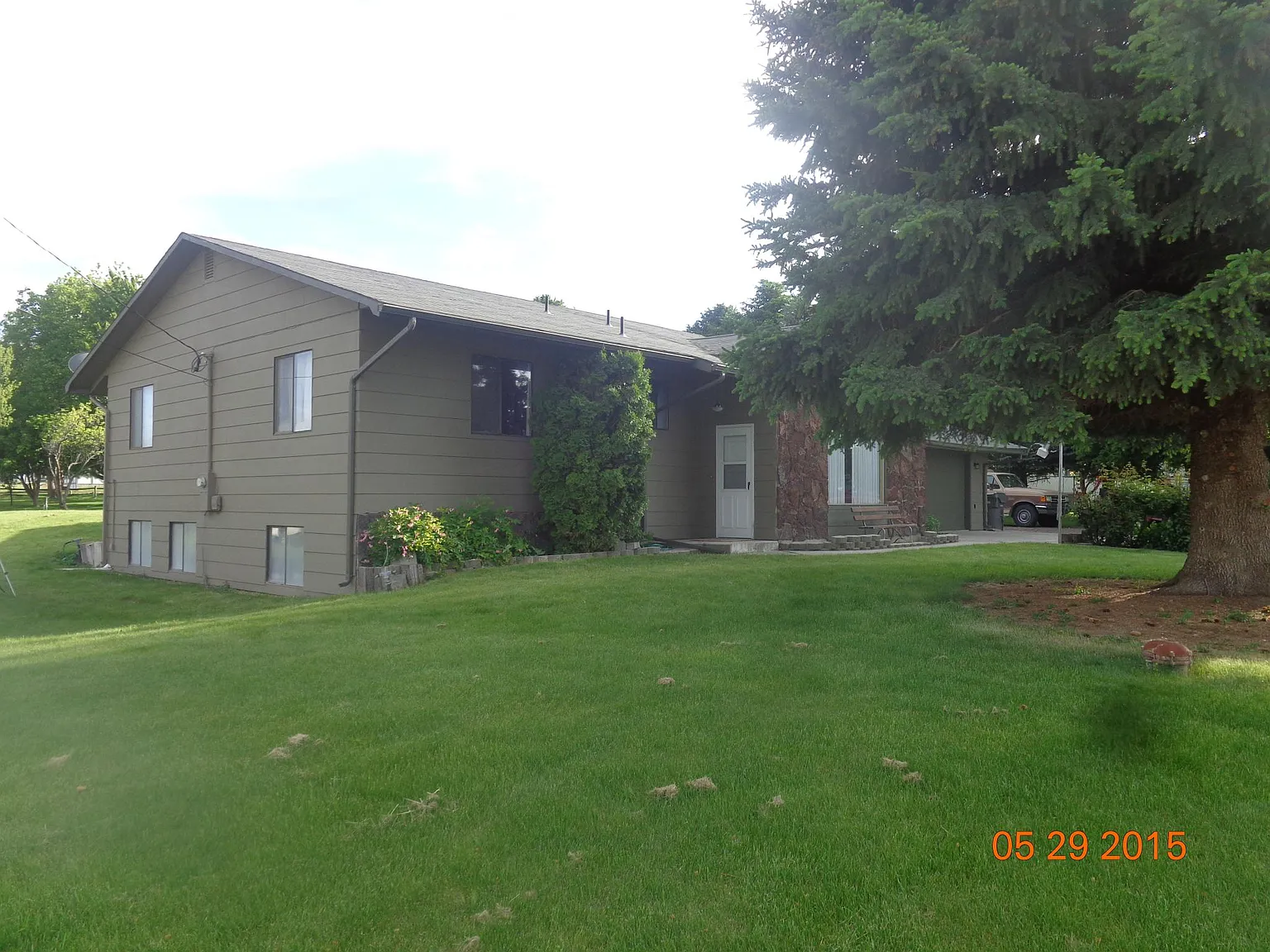 4 bed, 2700 sqft, $2,400 — Photo 3