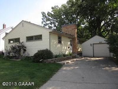 1st image of 410 7th Ave E
