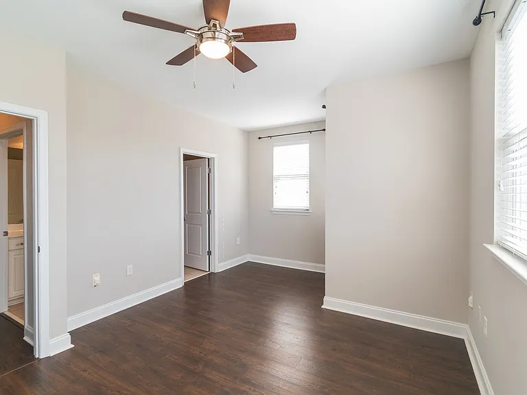 560 Oakland Ave — Photo 25