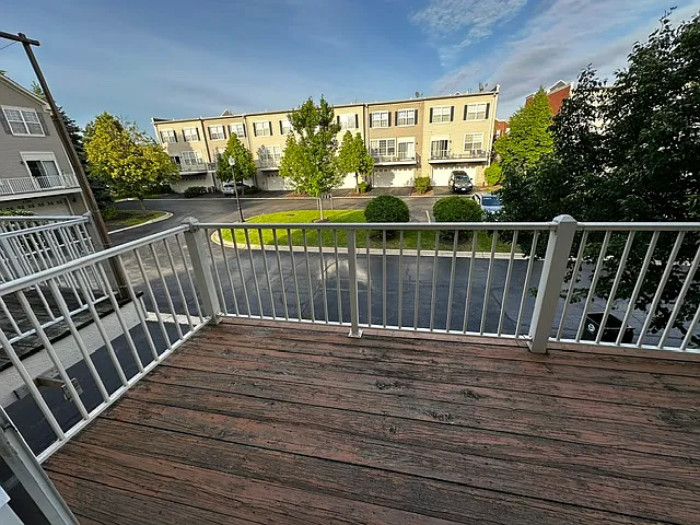 815 Brodhead Dr — Photo 2