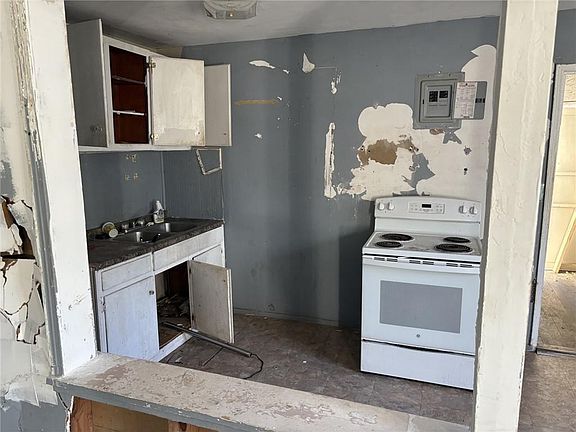 4th image of 2073 Foster Ln