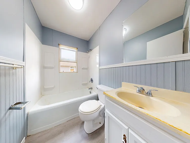 458-470 Sherman Pl — Photo 10