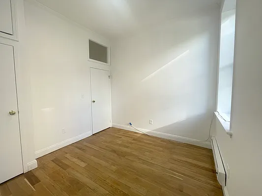 Rented by Meraki Realty LLC | media 9