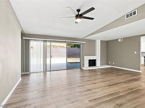 4th image of 4005 Ridgewood Ave