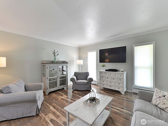 4th image of 906 164th Avenue NE