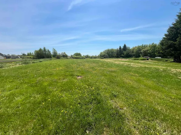 141/143 E Pleasant St, Amherst, NS B4H 1M4