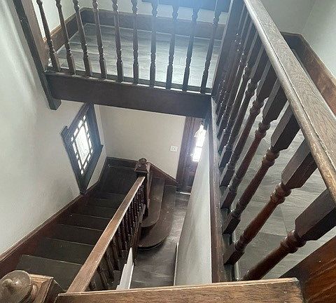 3rd image of 1006A Gaston Ave #Top