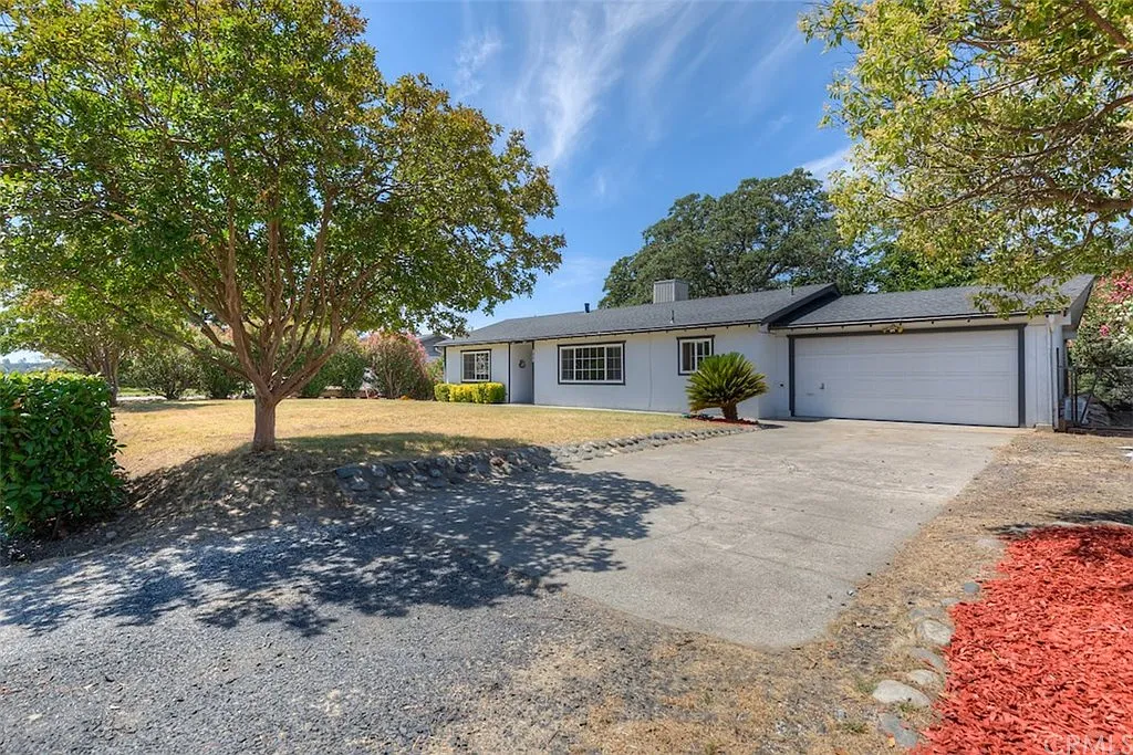 255 Fairhill Dr photo 1