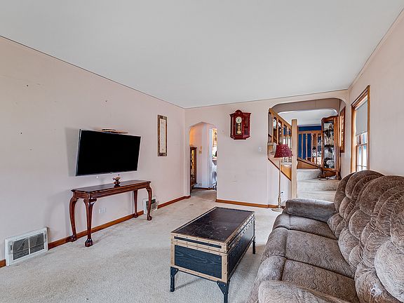 3rd image of 182 Martin Ln