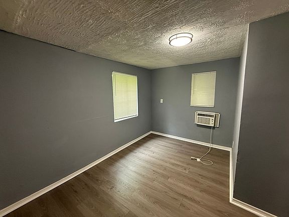 5th image of 215 Smith St NE #A