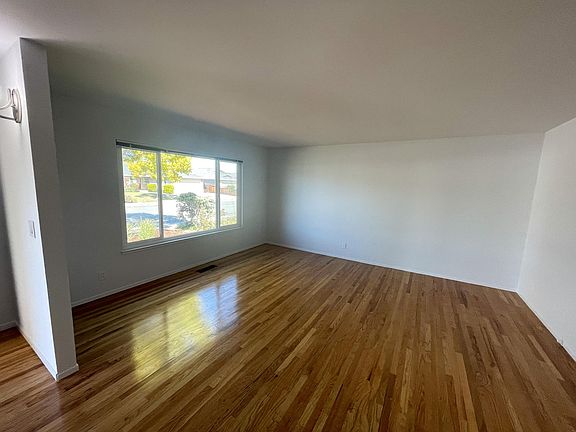 5th image of 1028 Rockrose Ave