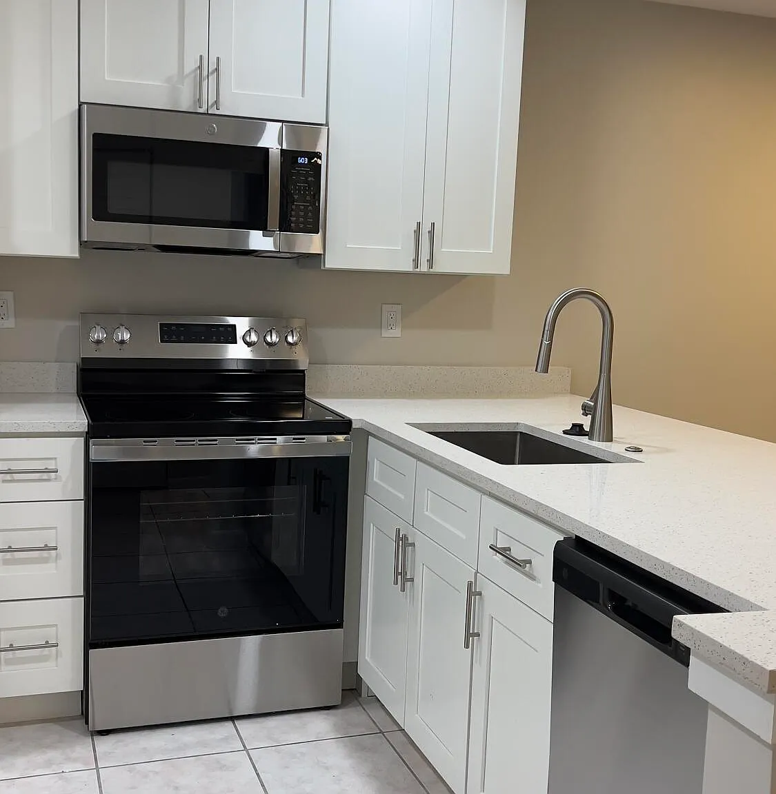 2 bed, 2.0 bath, 1051 sqft, $2,100 — Photo 4