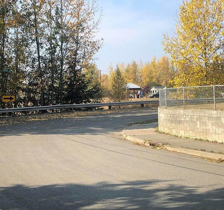 2nd image of 710 Sunset Dr