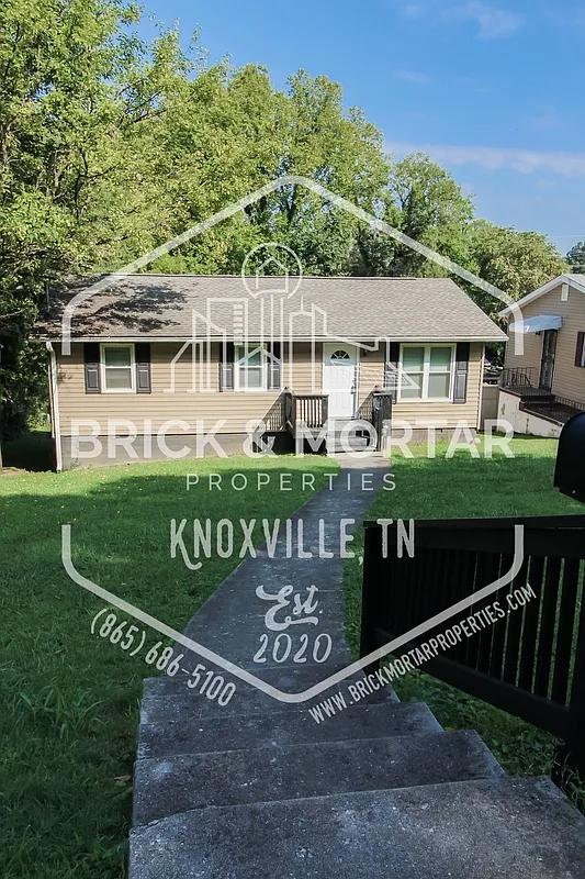 3 bed, 1.0 bath, 900 sqft, $1,600 — Photo 2