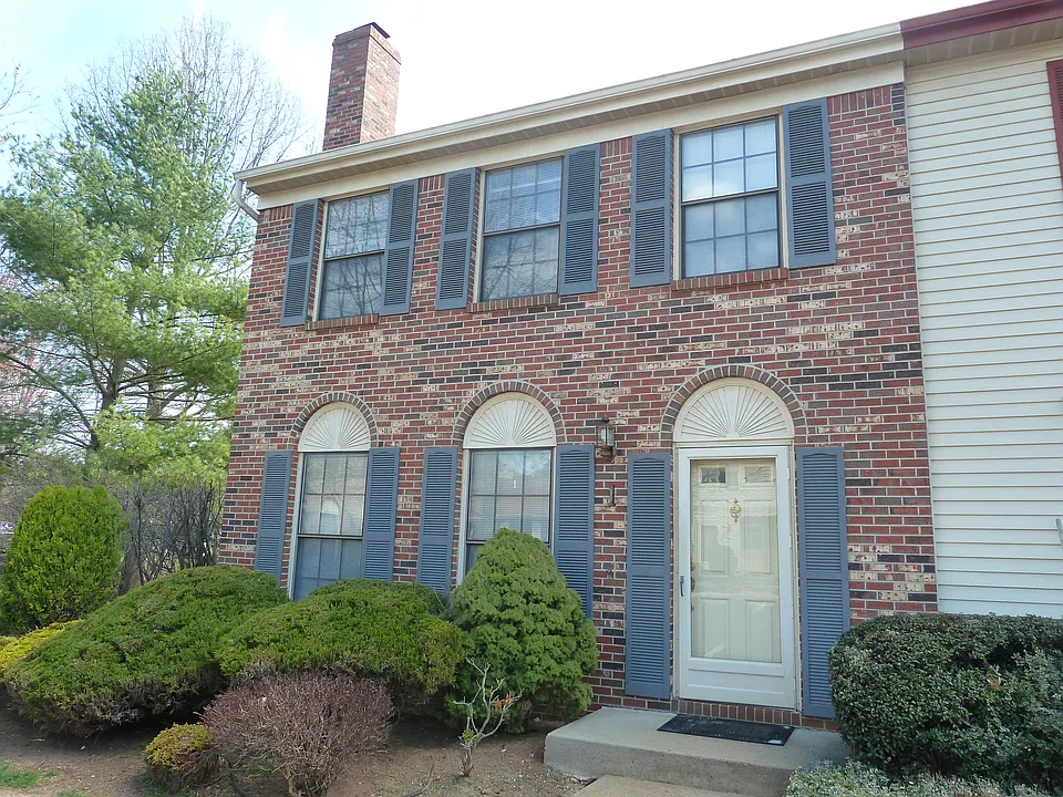 48 Scarborough Ct #1
