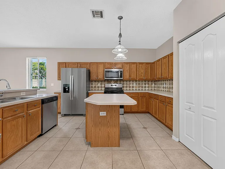 6775 SW 195th Ave — Photo 5