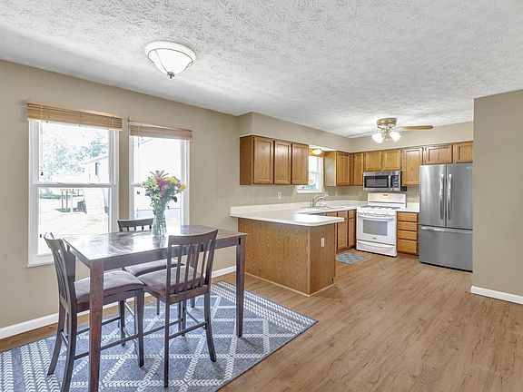 5th image of 493 Meadows Blvd