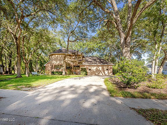 3rd image of 3817 Chaumont Cir