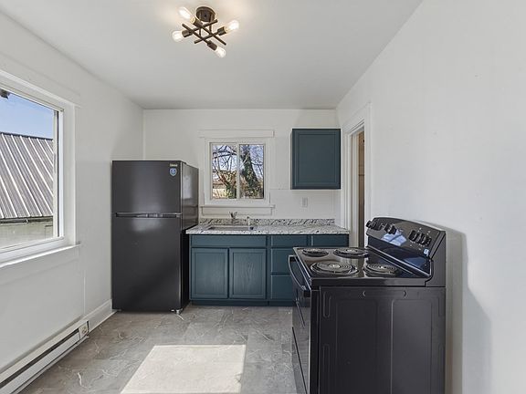 3rd image of 109 Fairlawn Ave