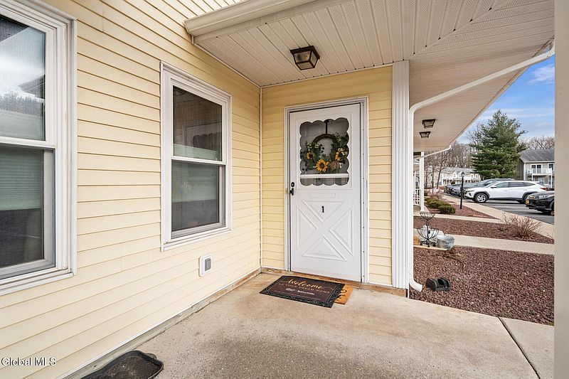 2nd image of 1701 Cambridge Manor Drive
