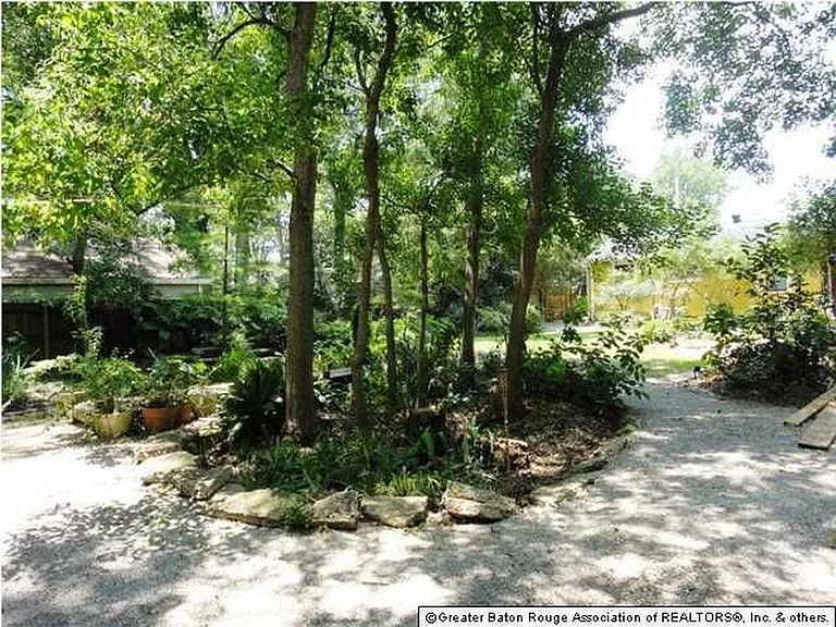 2252 Edinburgh Ave — Photo 6