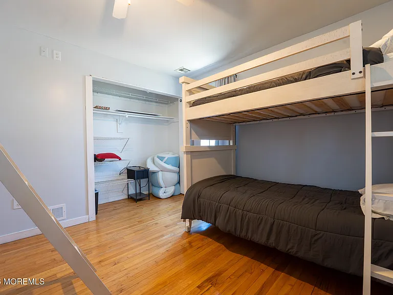 406 Lawrence Dr — Photo 36