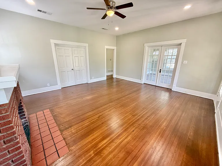 1201 E Lamar St — Photo 7