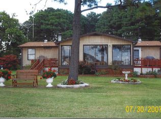 54 Shore Dr, Port Haywood, VA 23138