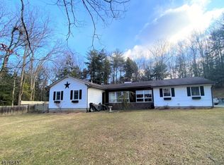 60 Charcoal Rd, Newfoundland, NJ 07435