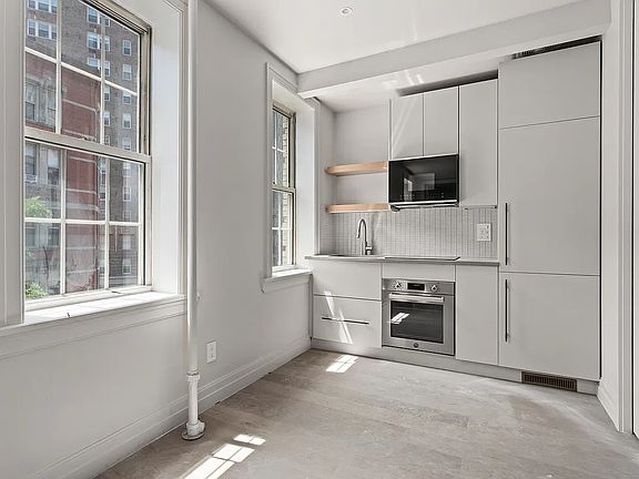5th image of 241 W 13th St APT 11