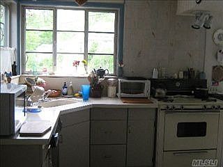 3rd image of 14 Old Pine Dr