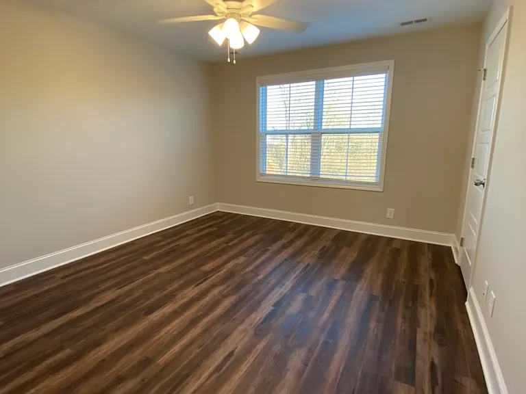 1035 Glenkirk Dr — Photo 7