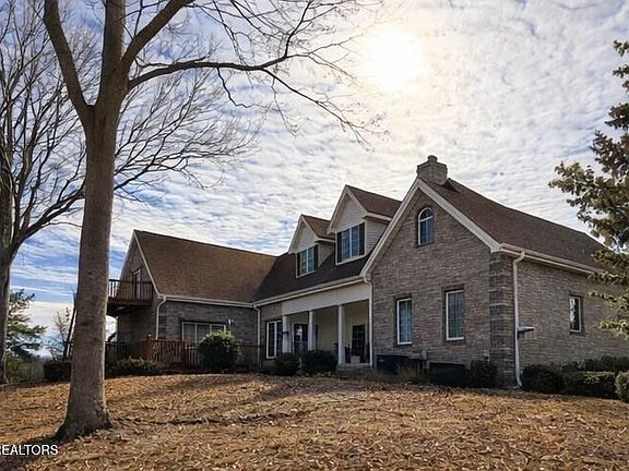 5th image of 300 Lowe Rd