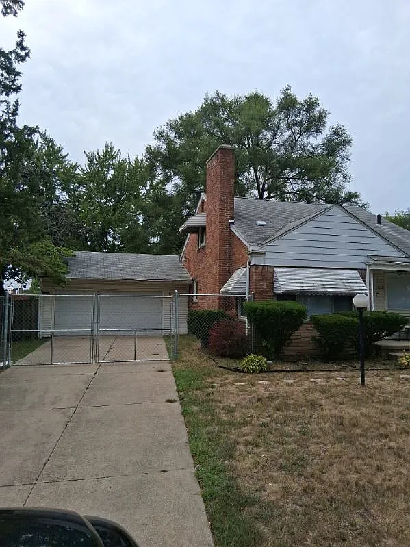 3 bed, 1.5 bath, 1360 sqft, $1,500 — Photo 2