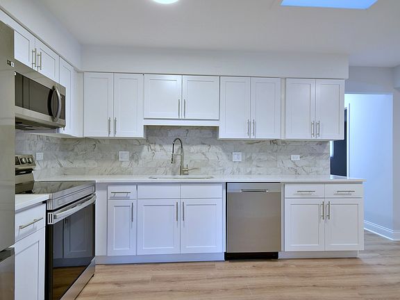 5th image of 15331 Aster St #94