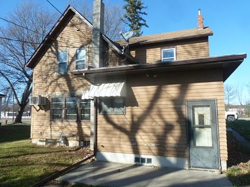 2nd image of 240 Pacific Ave W