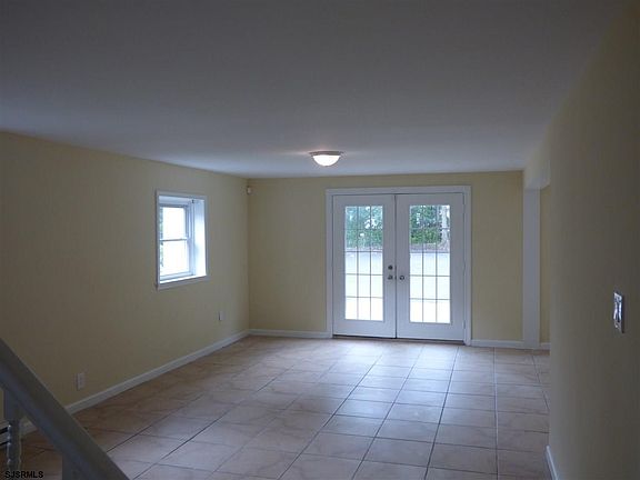 4th image of 101 E Oakbourne Ave