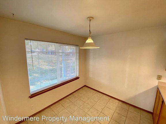 4th image of 2690 Alderwood Ave #9